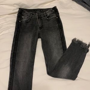 Zara frayed bottom jeans